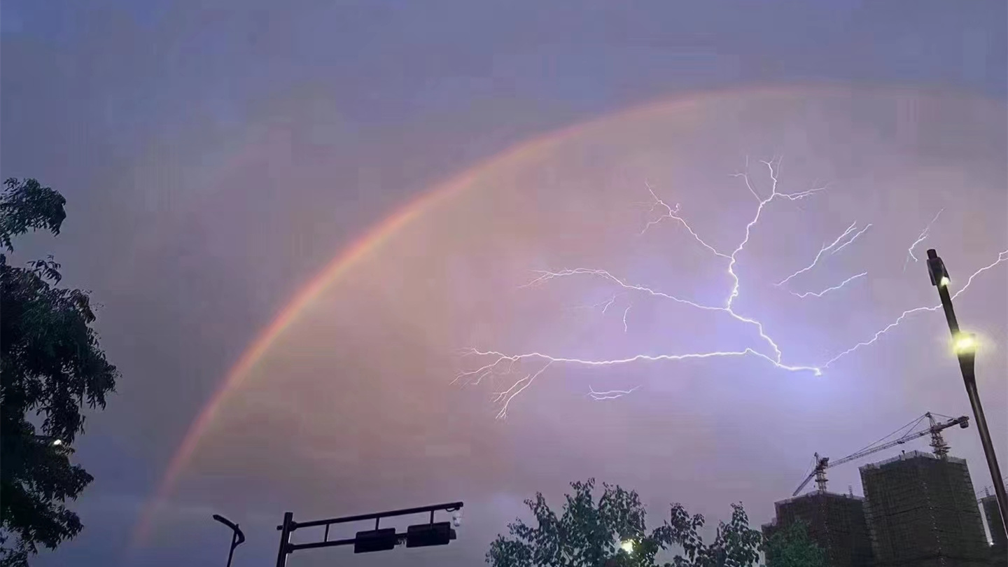 725<i style='color:red'>暴雨</i>下的华东工控