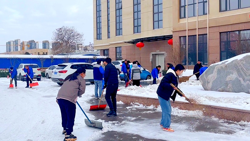 闻雪而动，保障畅通：华东工控清雪除冰行动